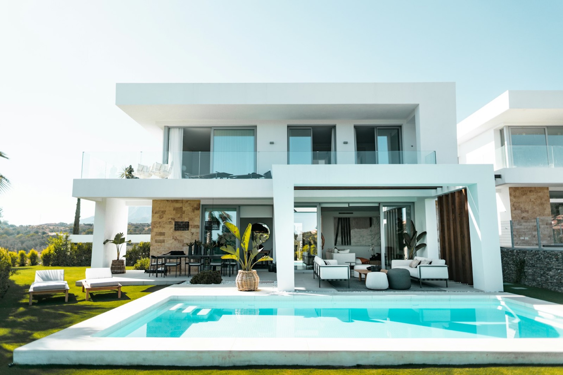 Luxe vlonderterras aan het water